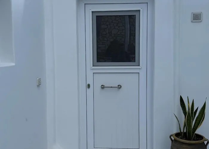 Aliprantis Nyaraló *