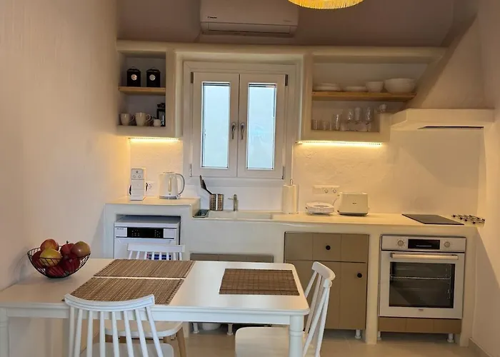 Aliprantis Nyaraló Náusza