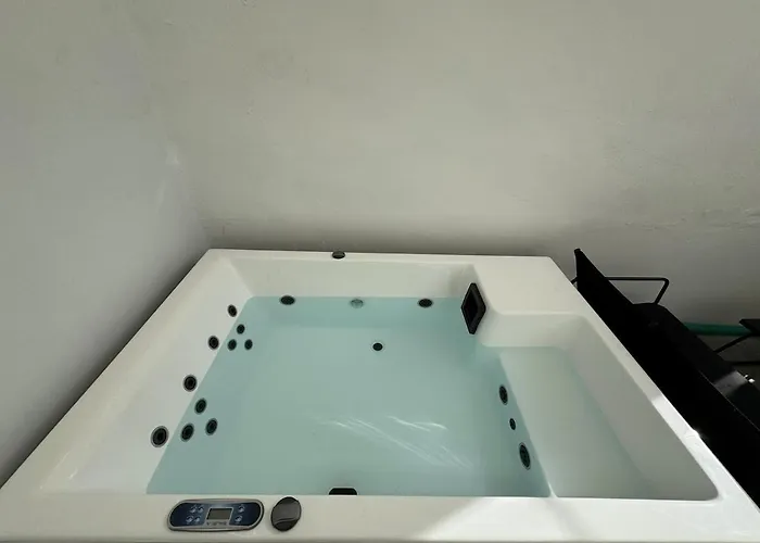 Aliprantis * Naoussa